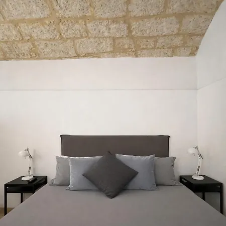 Landlord 31- Old Town Гостевой дом Бари